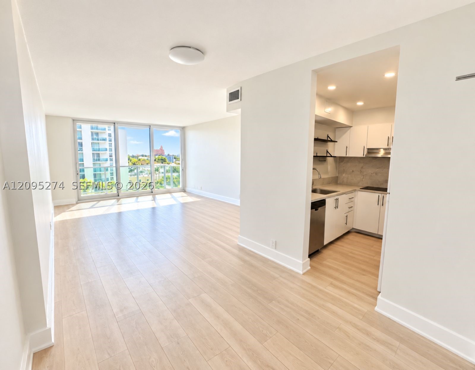 1000 West Ave #608