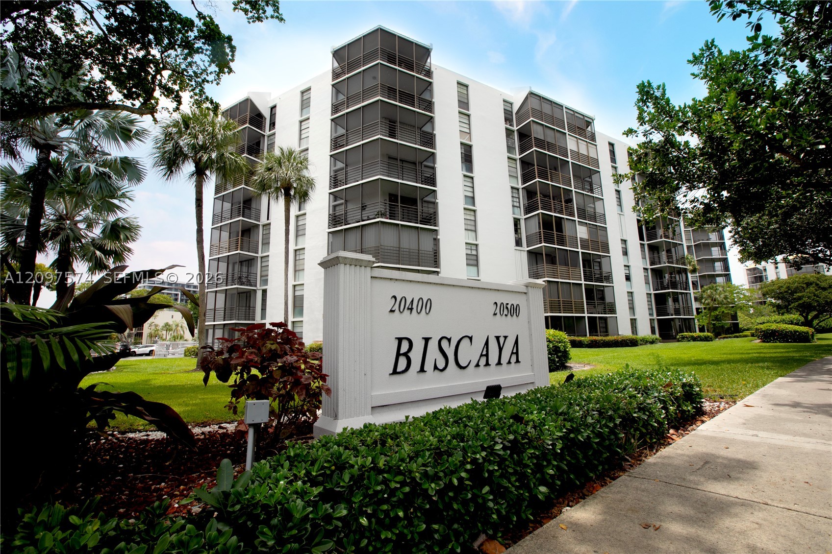 20500 W Country Clb Dr #714