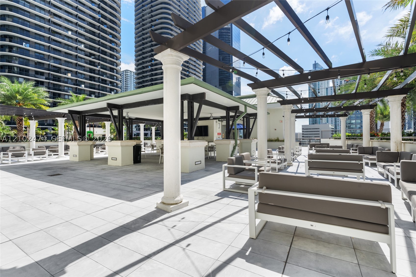 image Nine at Mary Brickell Village20