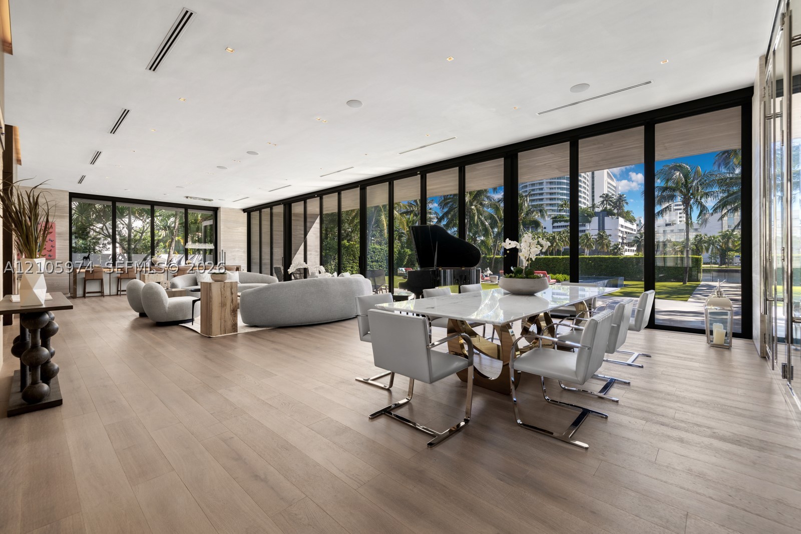 4395 Pine Tree Dr Miami Beach, FL 33140