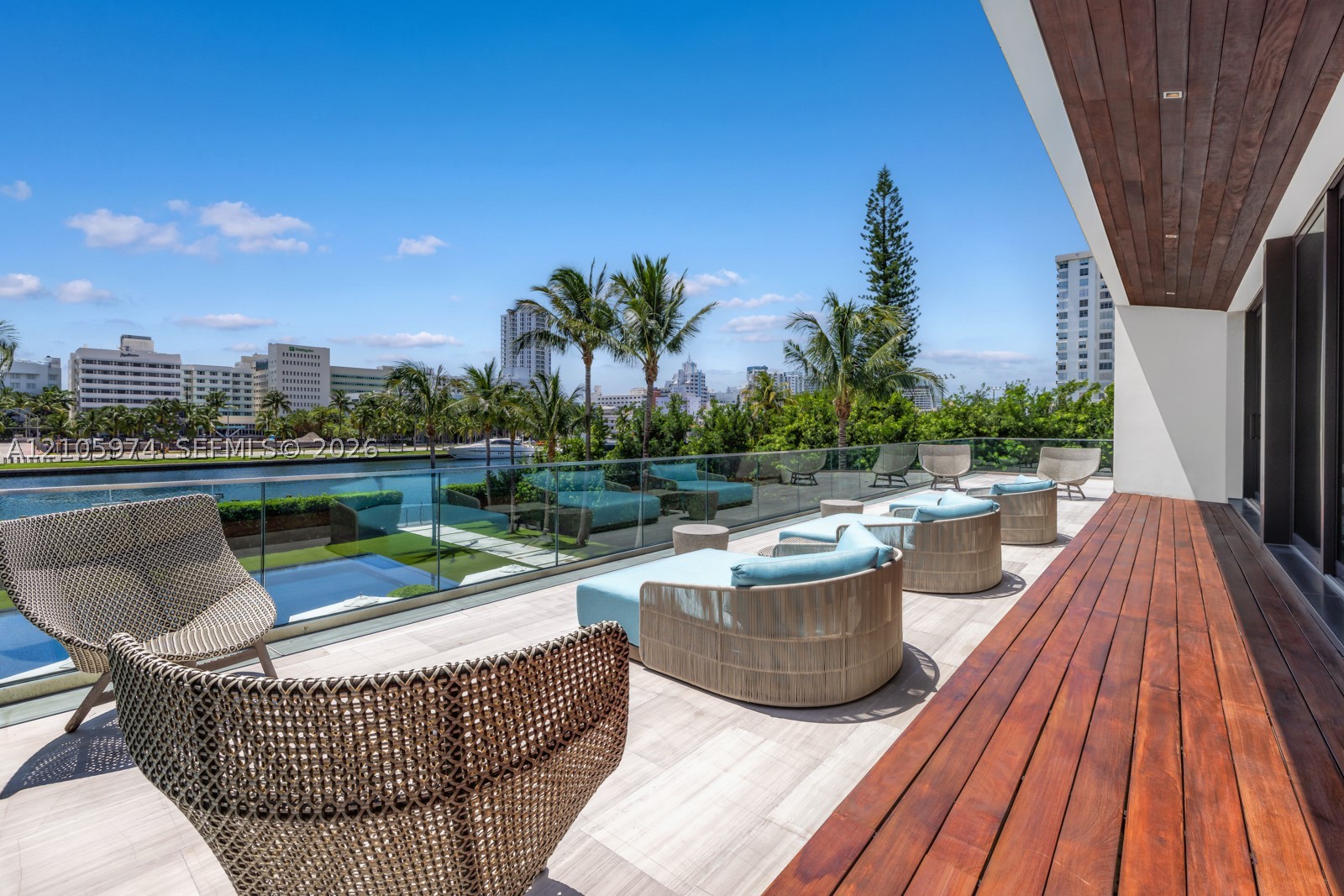 4395 Pine Tree Dr Miami Beach, FL 33140