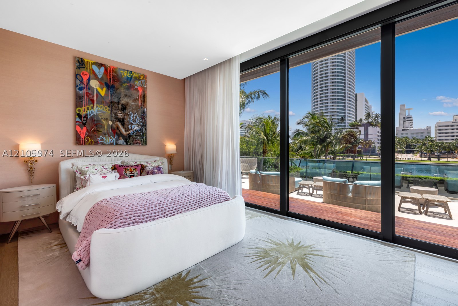 4395 Pine Tree Dr Miami Beach, FL 33140