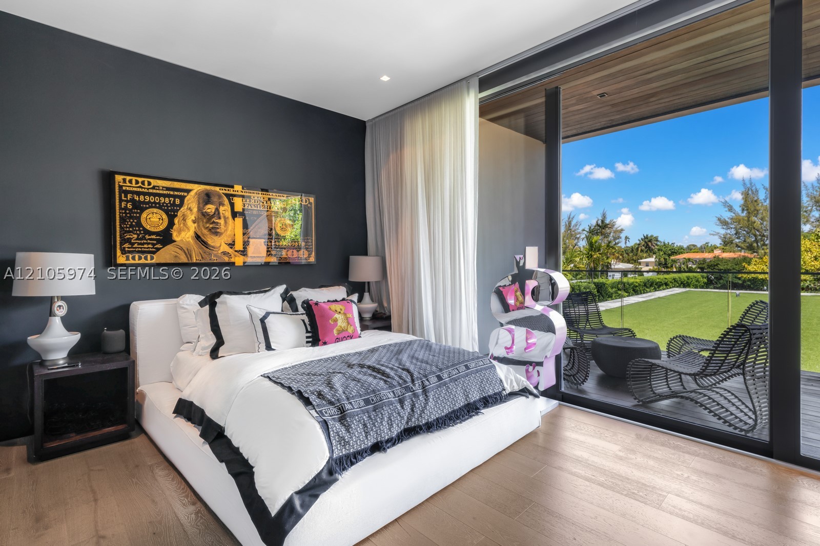 4395 Pine Tree Dr Miami Beach, FL 33140