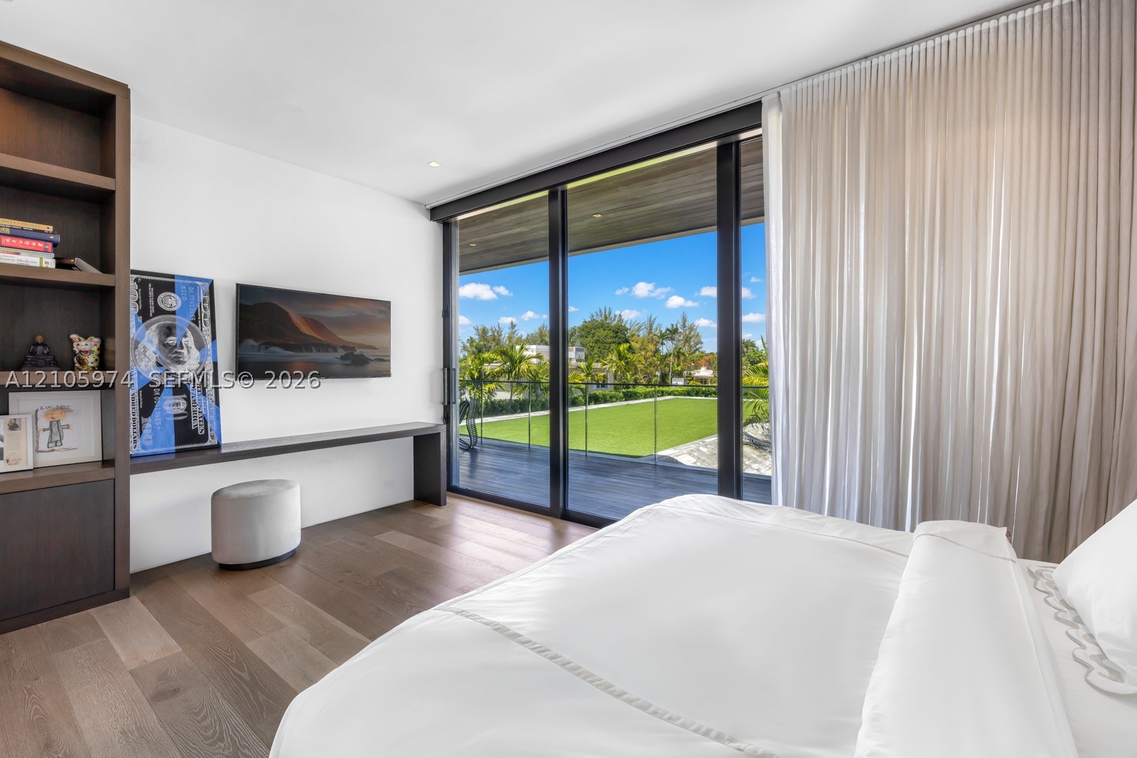 4395 Pine Tree Dr Miami Beach, FL 33140