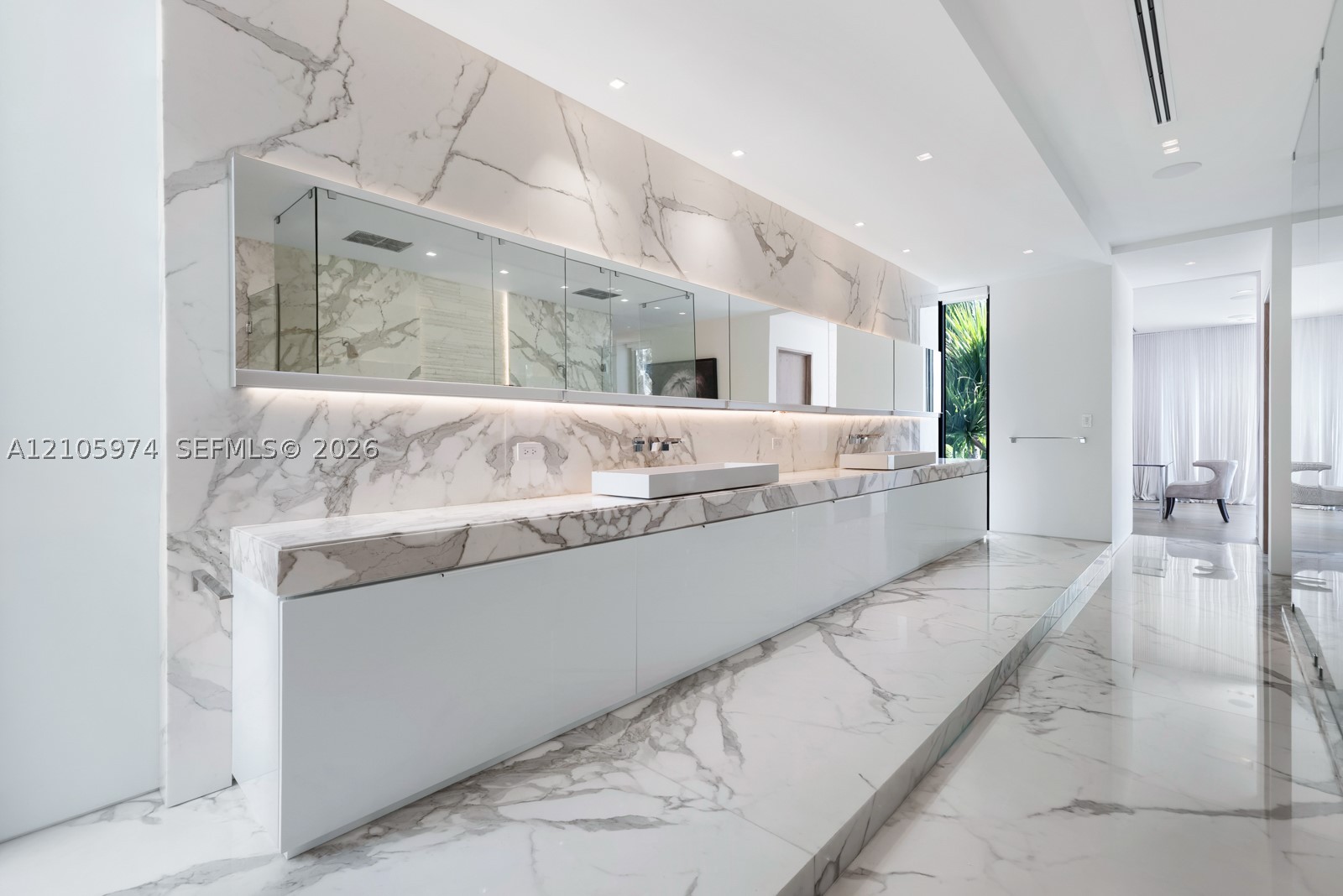 4395 Pine Tree Dr Miami Beach, FL 33140