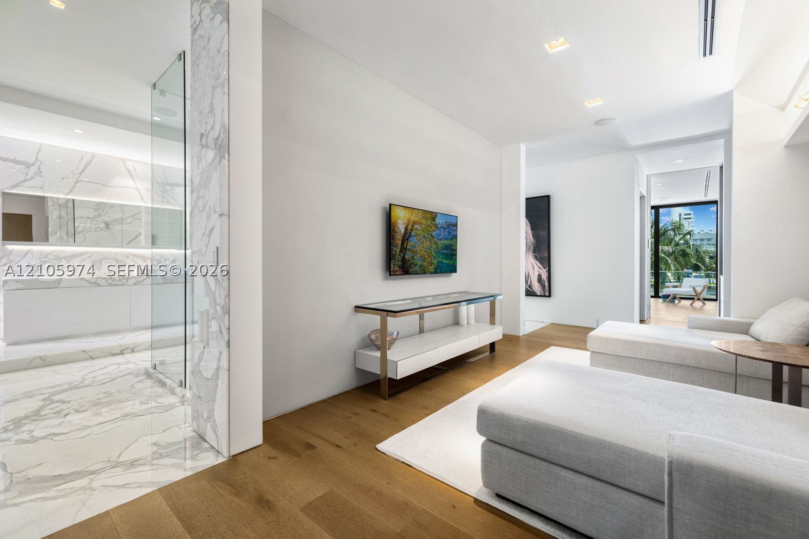 4395 Pine Tree Dr Miami Beach, FL 33140