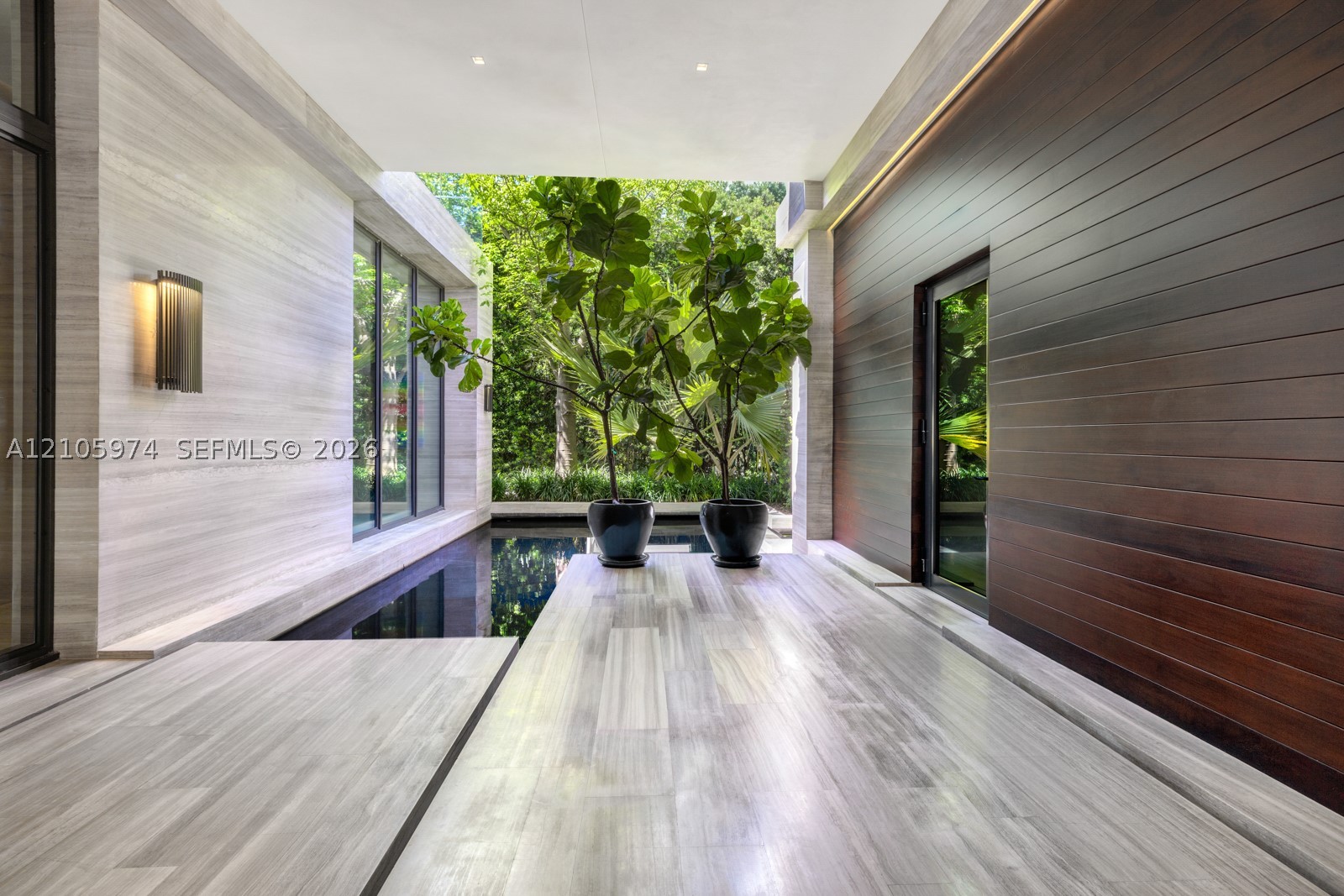 4395 Pine Tree Dr Miami Beach, FL 33140