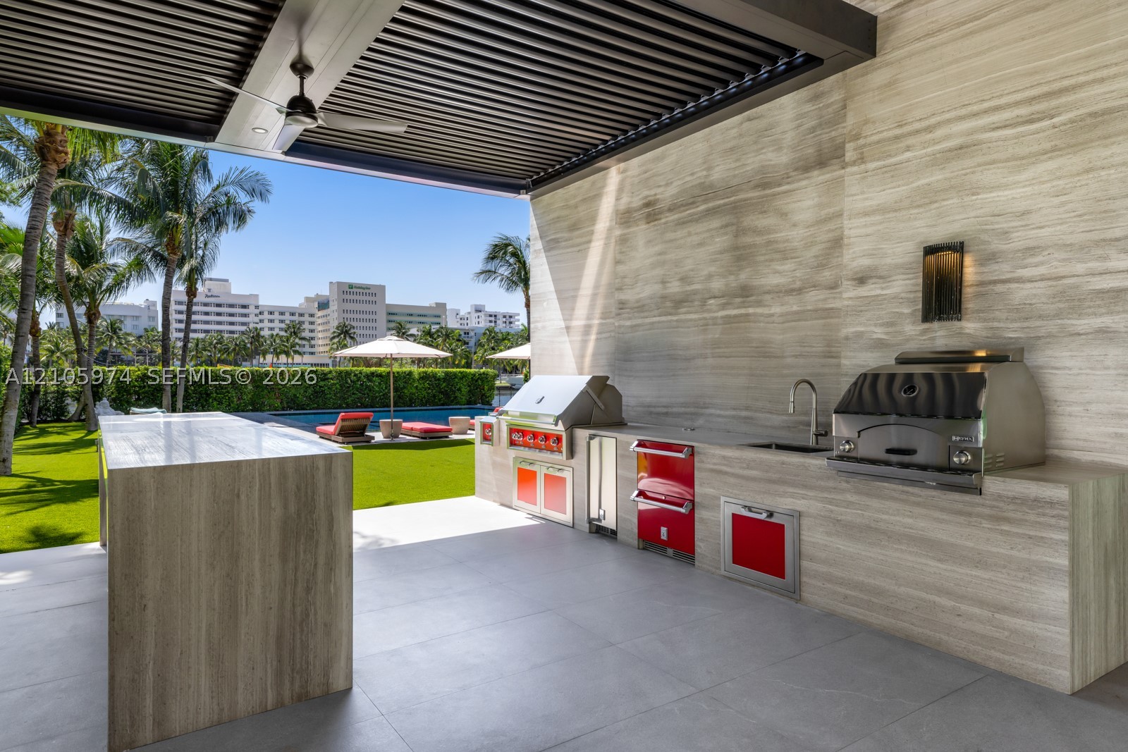 4395 Pine Tree Dr Miami Beach, FL 33140