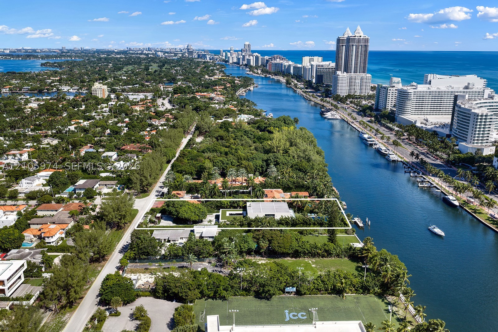 4395 Pine Tree Dr Miami Beach, FL 33140