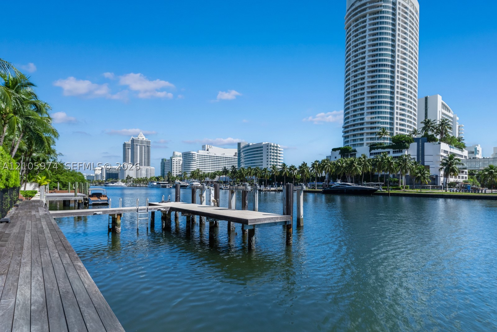 4395 Pine Tree Dr Miami Beach, FL 33140