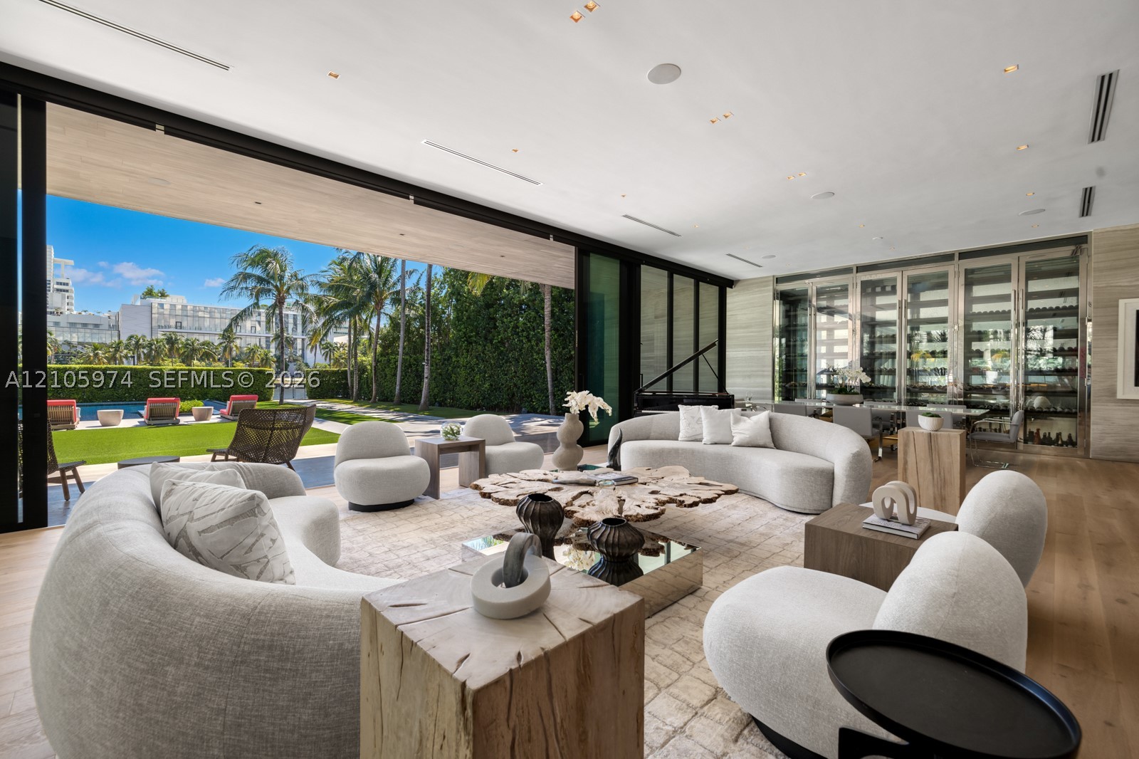4395 Pine Tree Dr Miami Beach, FL 33140