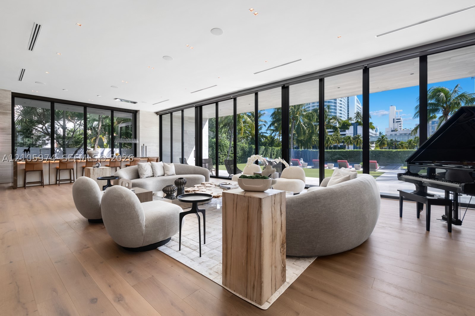 4395 Pine Tree Dr Miami Beach, FL 33140
