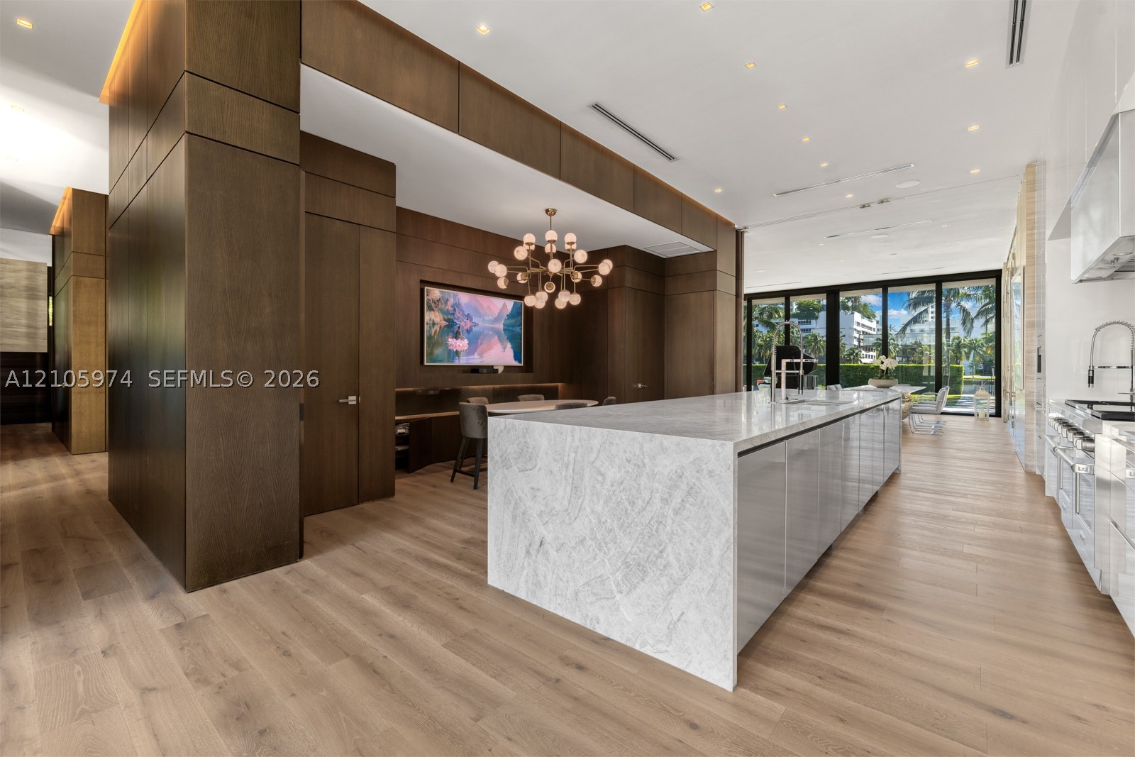 4395 Pine Tree Dr Miami Beach, FL 33140