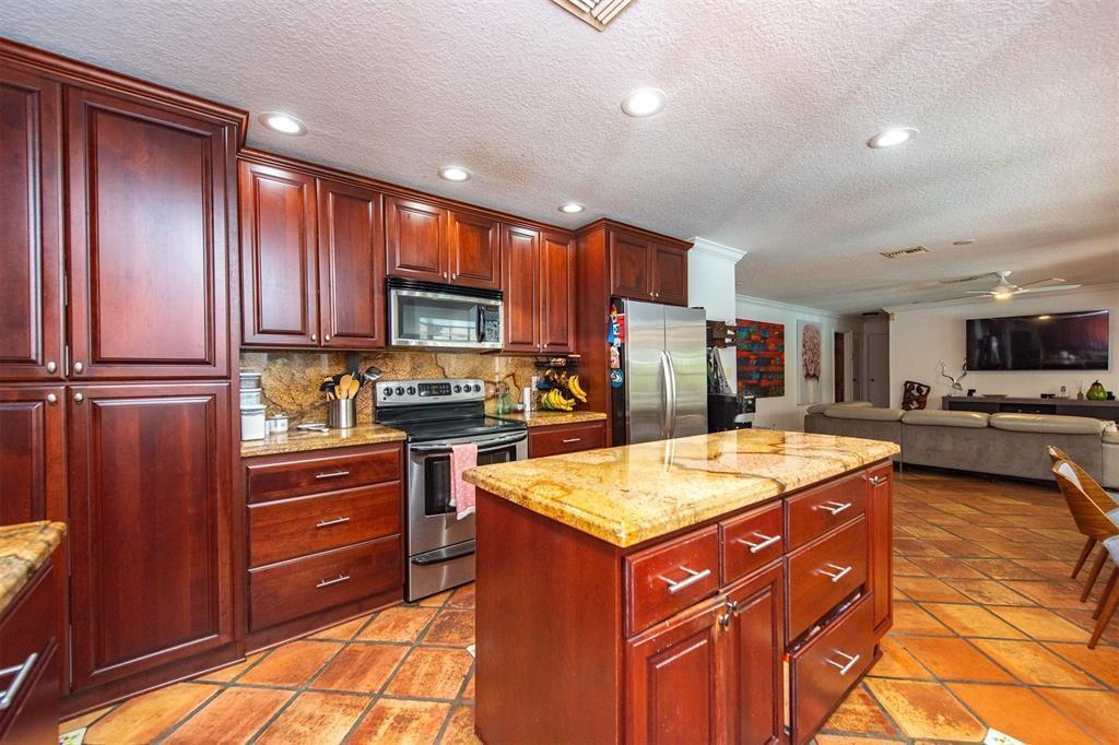 11650 SW 1st Plantation, FL 33325