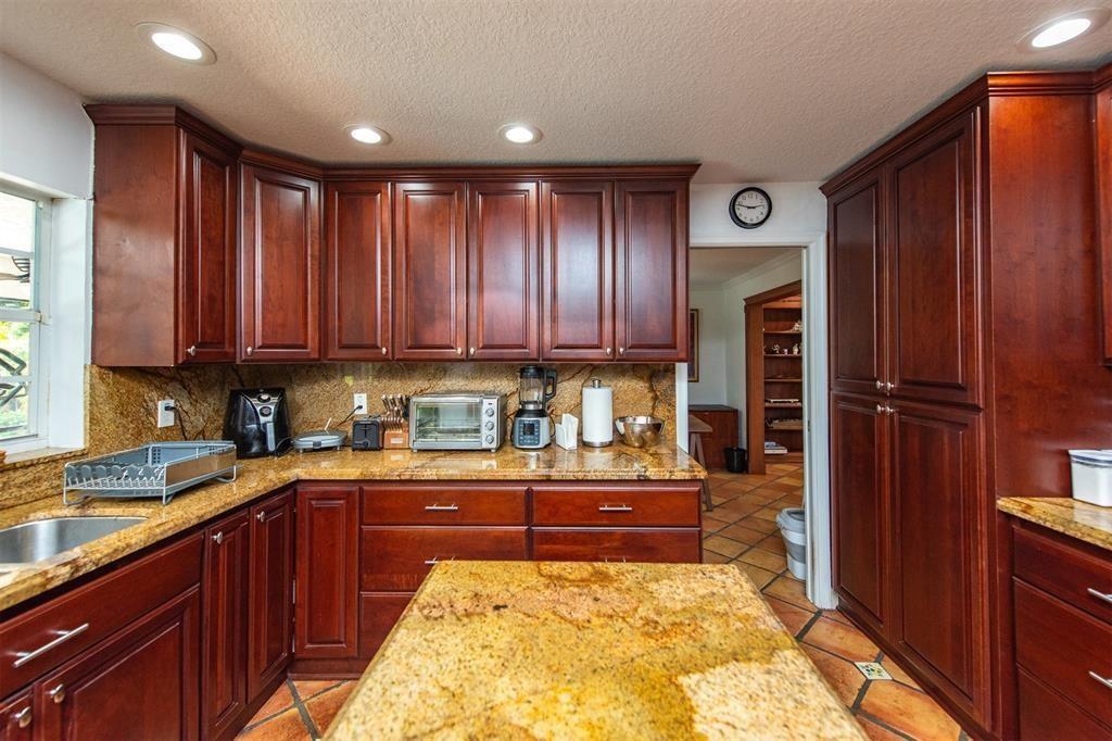 11650 SW 1st Plantation, FL 33325