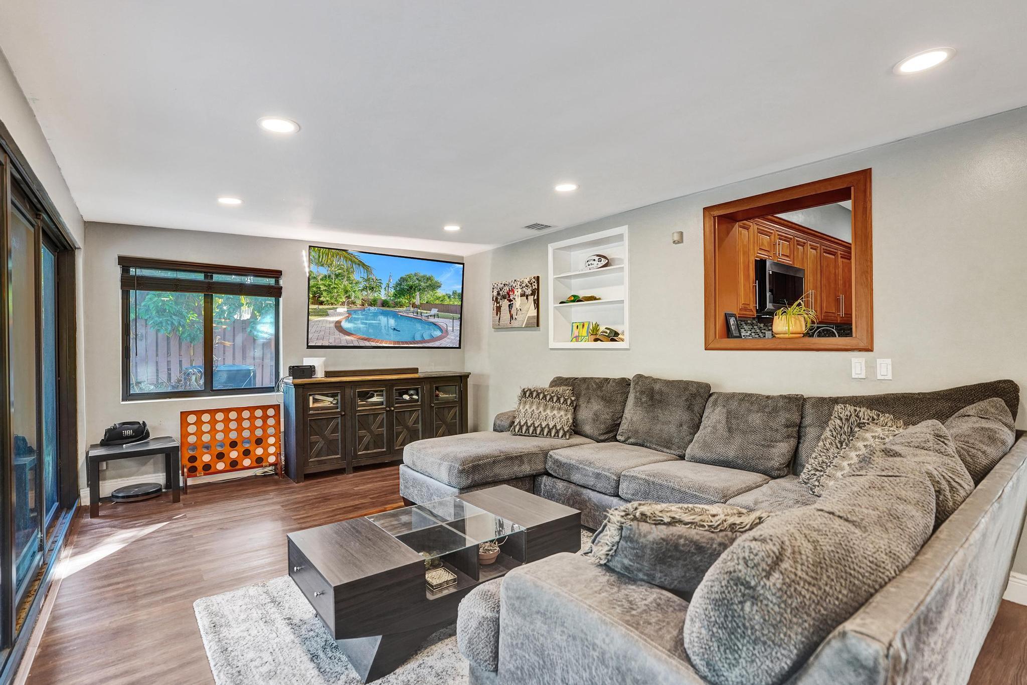 1728 NE 17th Fort Lauderdale, FL 33305