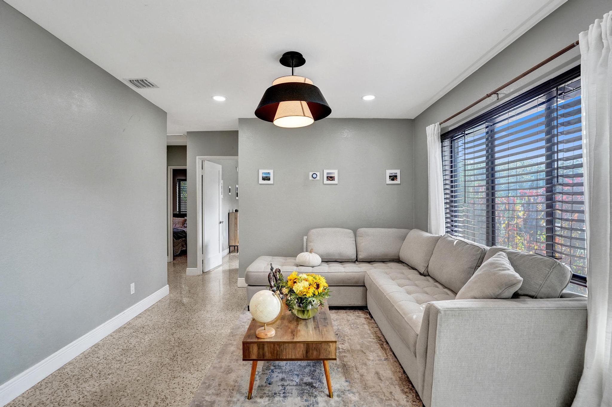 1728 NE 17th Fort Lauderdale, FL 33305