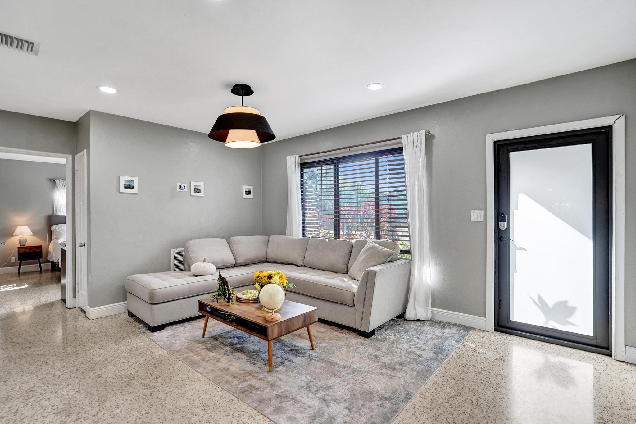 1728 NE 17th Fort Lauderdale, FL 33305