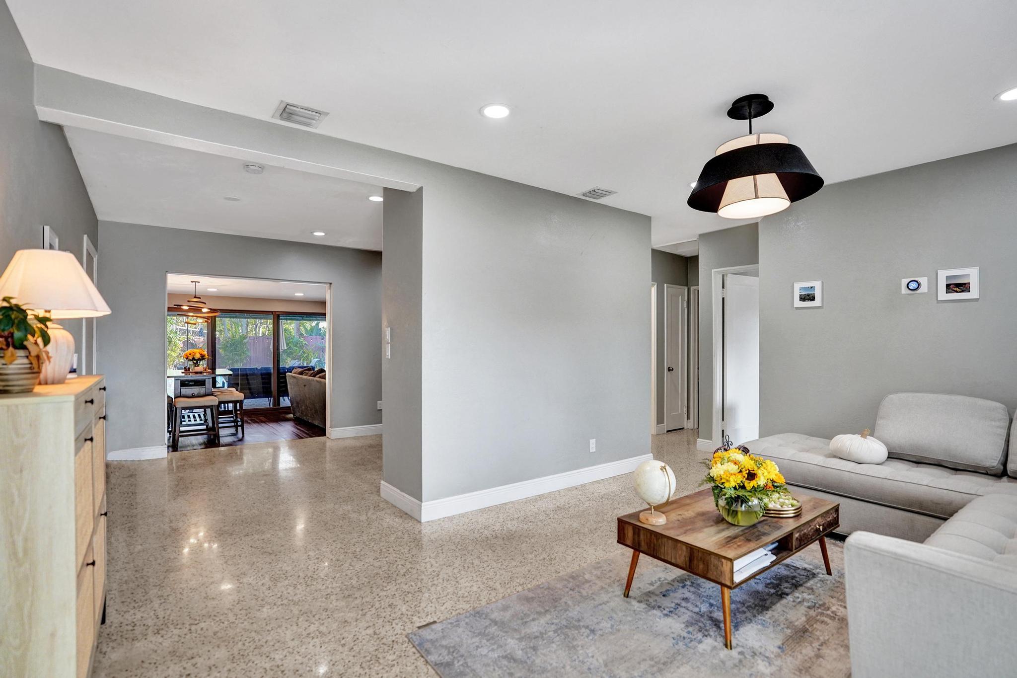 1728 NE 17th Fort Lauderdale, FL 33305