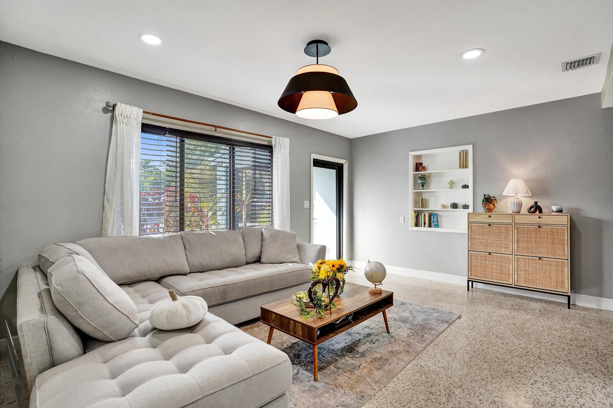 1728 NE 17th Fort Lauderdale, FL 33305