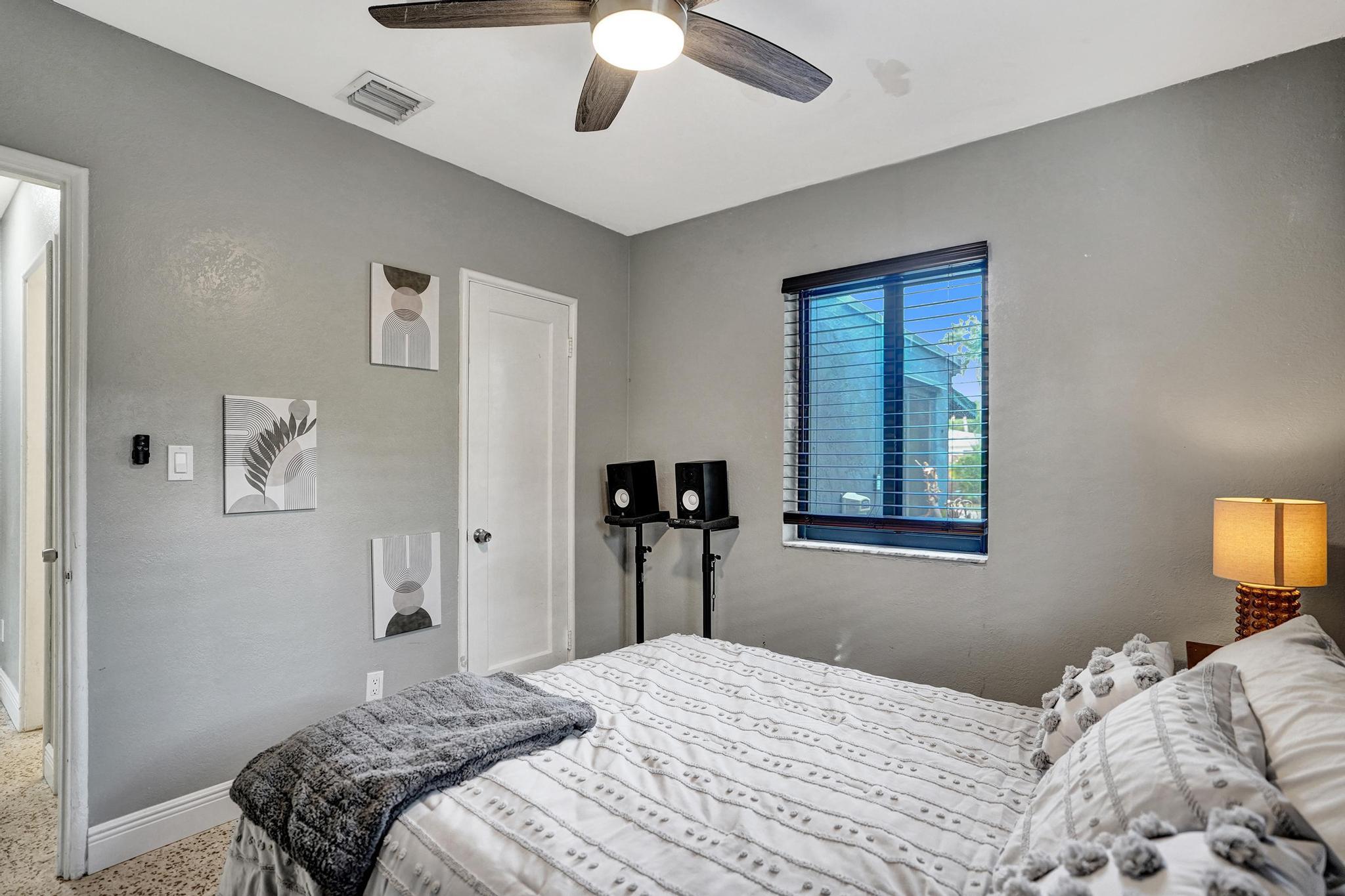 1728 NE 17th Fort Lauderdale, FL 33305