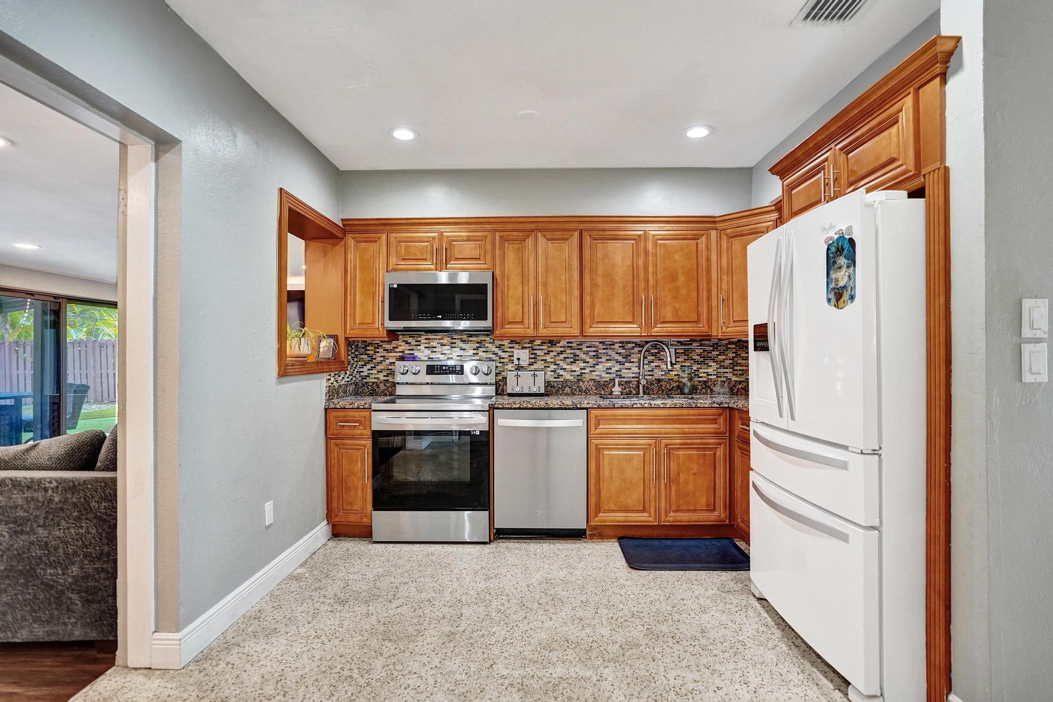 1728 NE 17th Fort Lauderdale, FL 33305