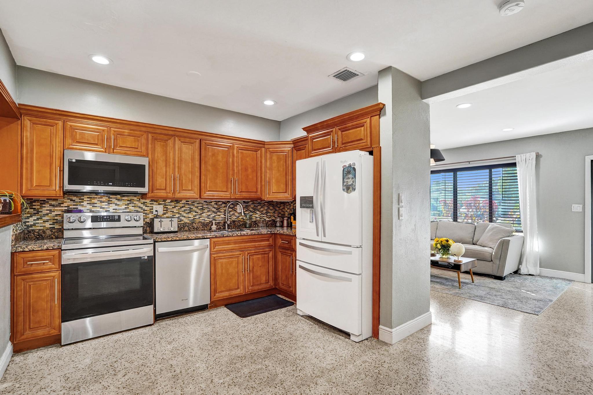 1728 NE 17th Fort Lauderdale, FL 33305