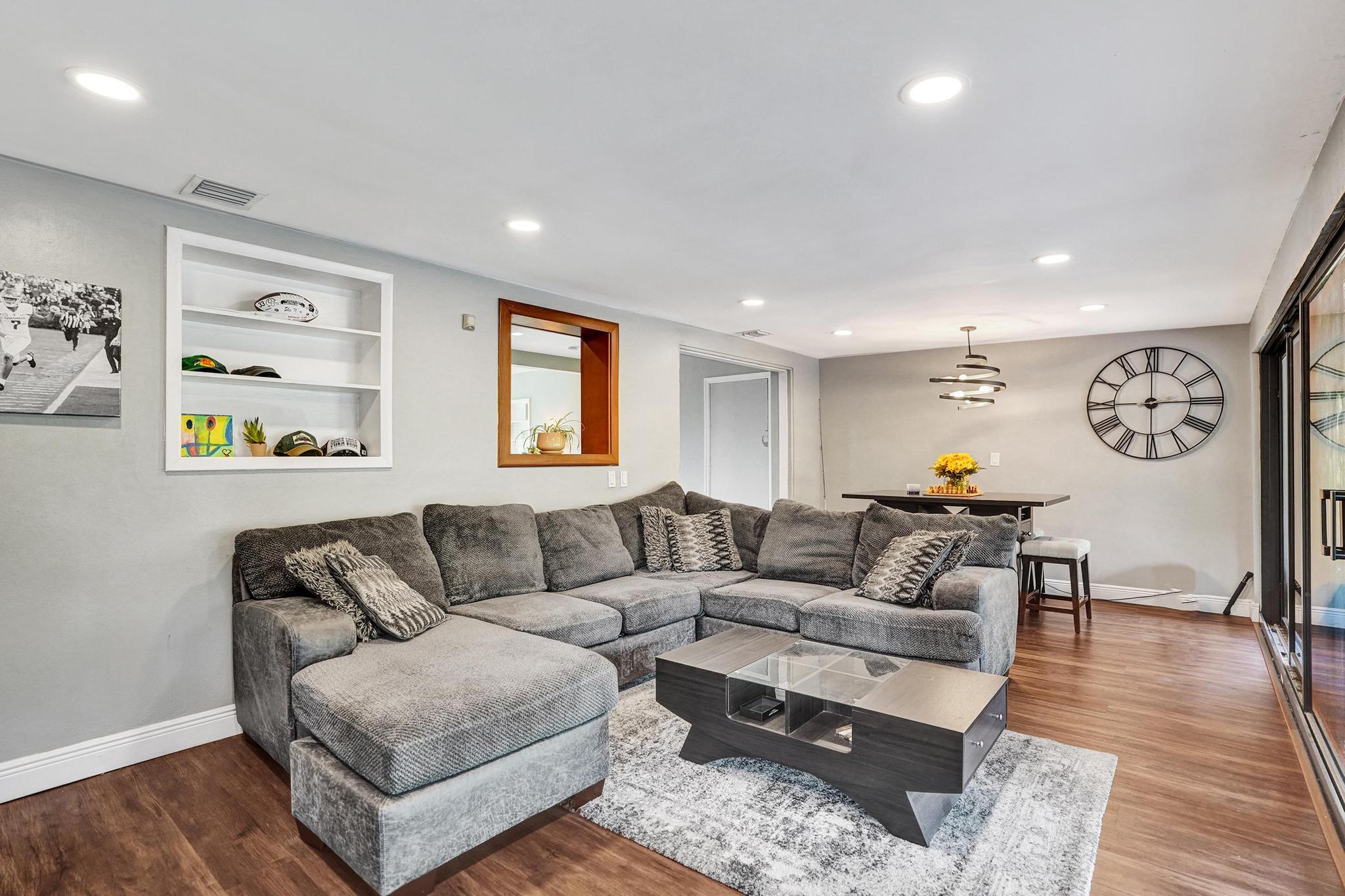 1728 NE 17th Fort Lauderdale, FL 33305