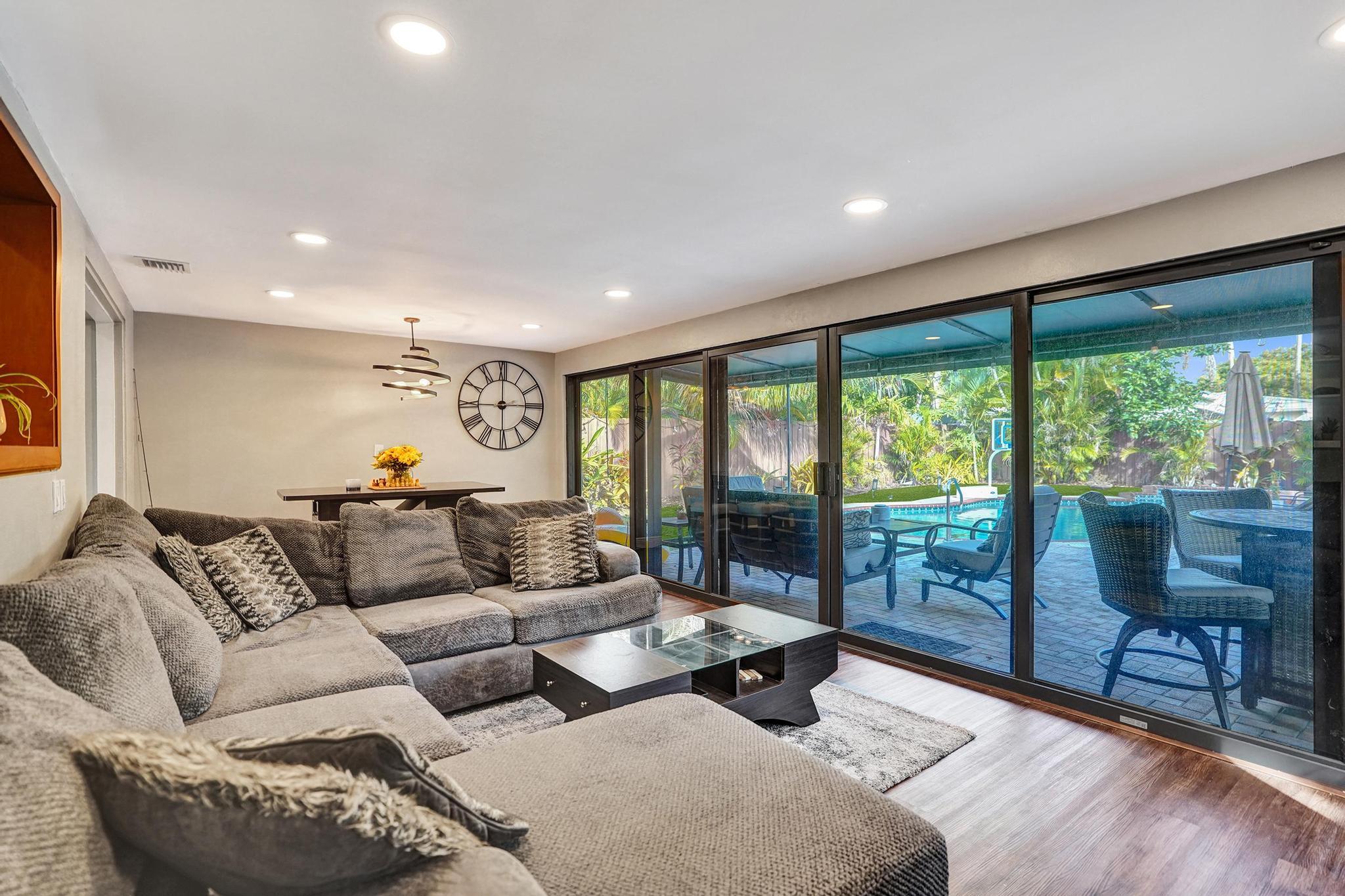 1728 NE 17th Fort Lauderdale, FL 33305