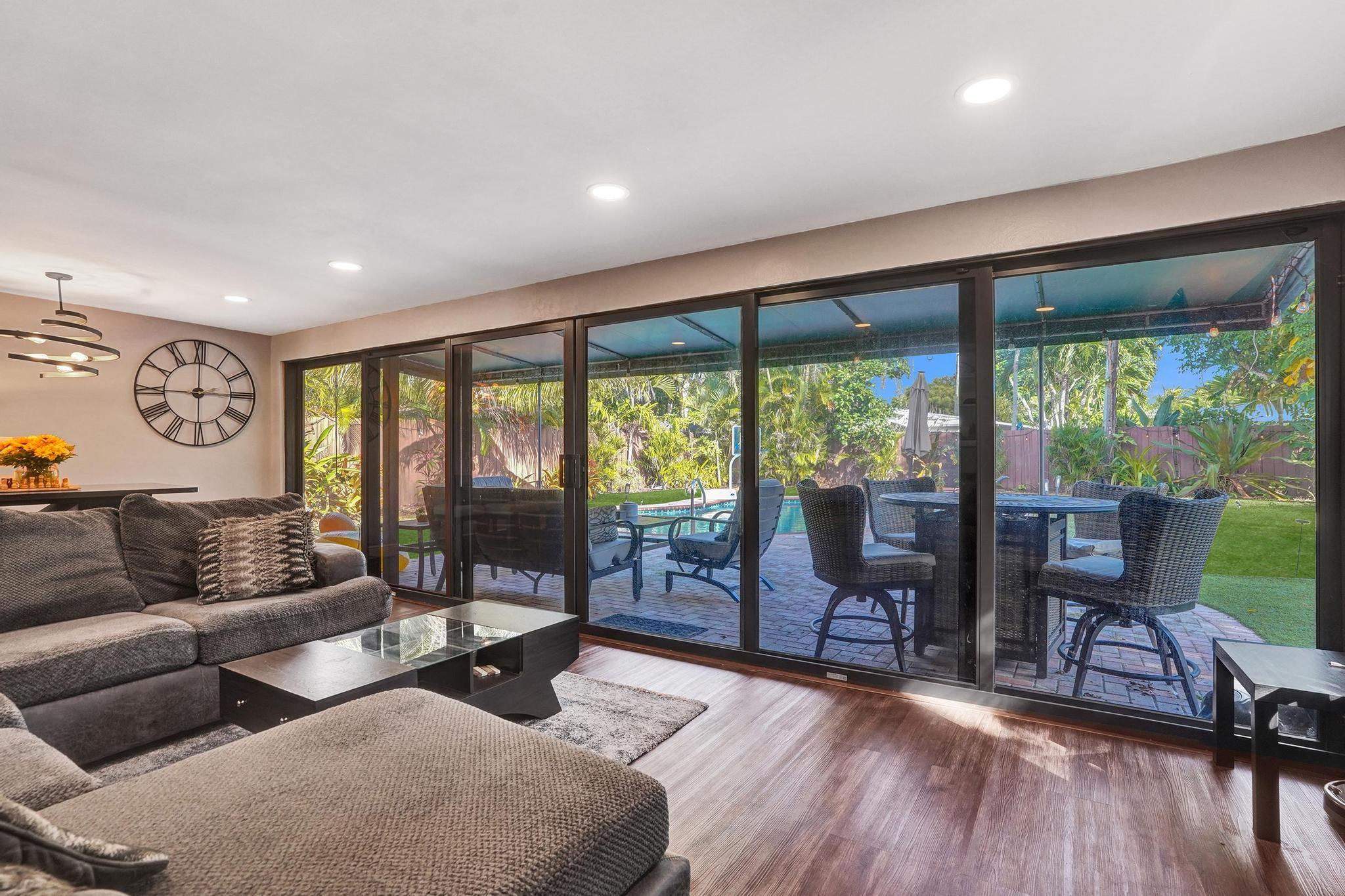 1728 NE 17th Fort Lauderdale, FL 33305