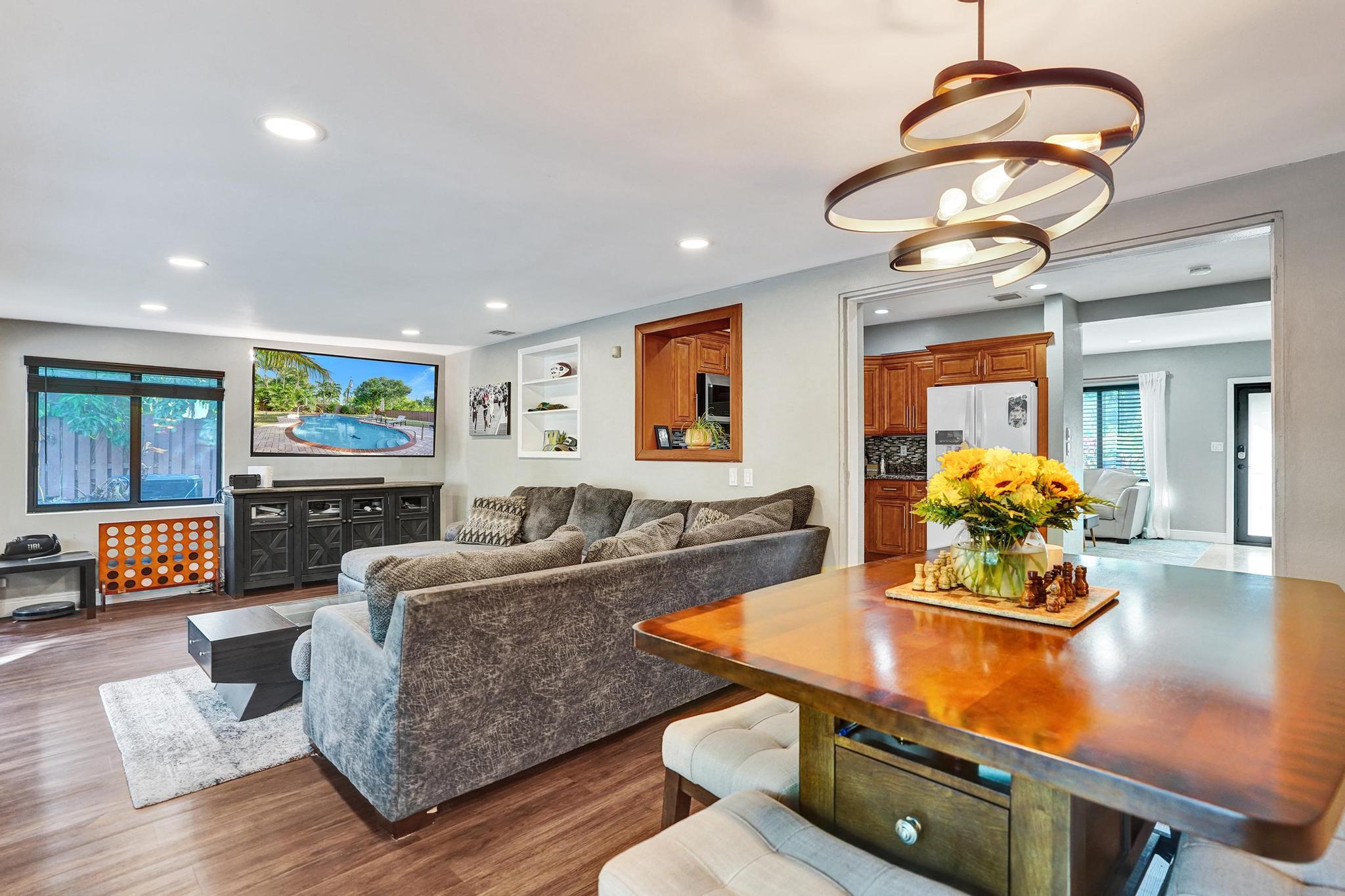 1728 NE 17th Fort Lauderdale, FL 33305