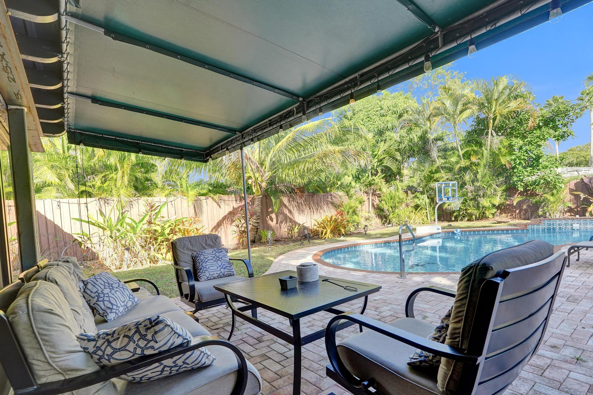 1728 NE 17th Fort Lauderdale, FL 33305