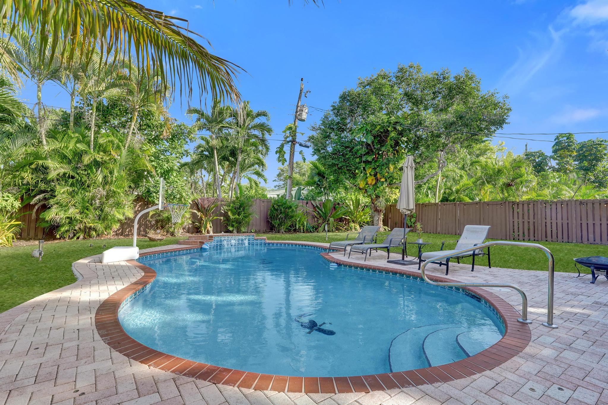 1728 NE 17th Fort Lauderdale, FL 33305