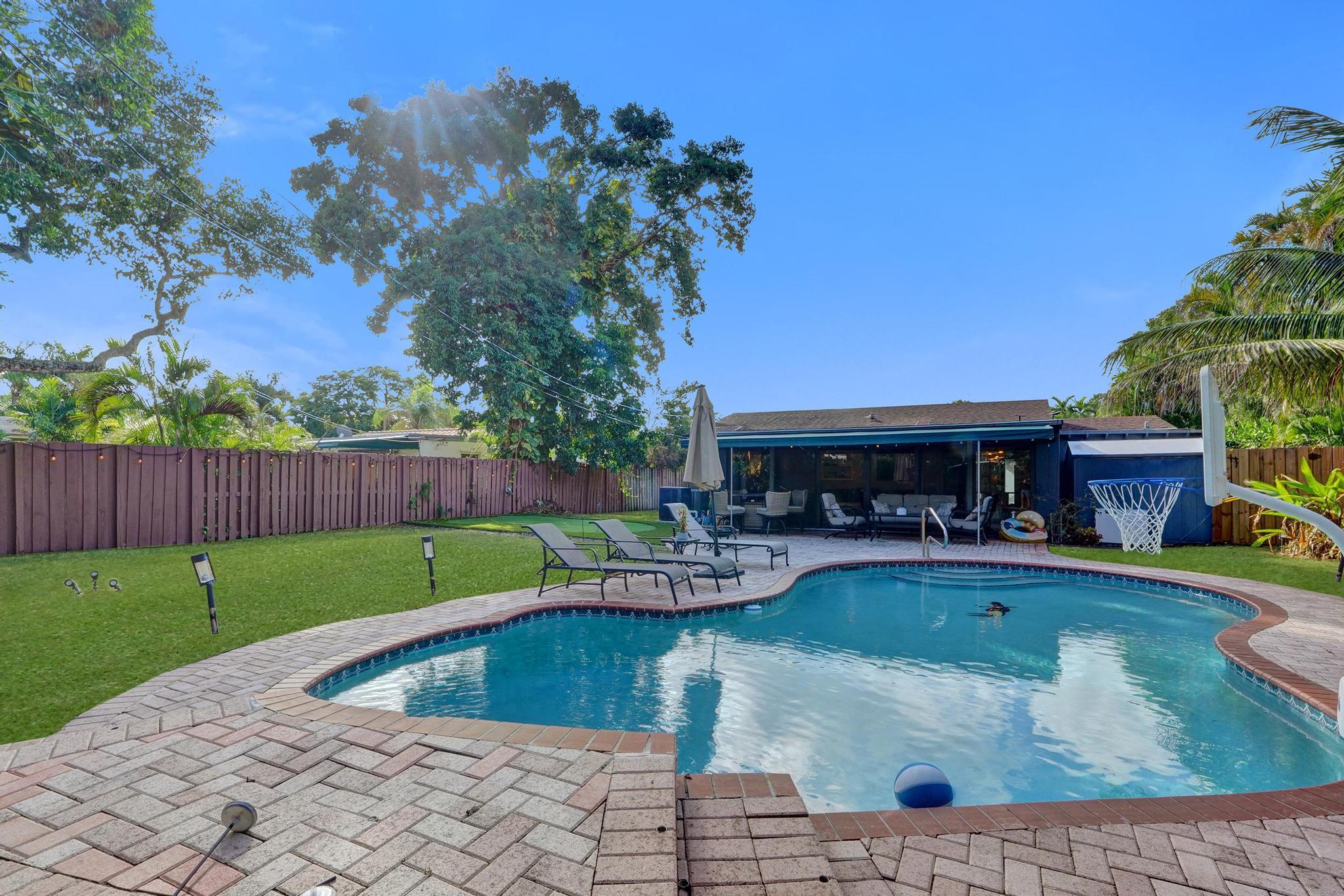 1728 NE 17th Fort Lauderdale, FL 33305