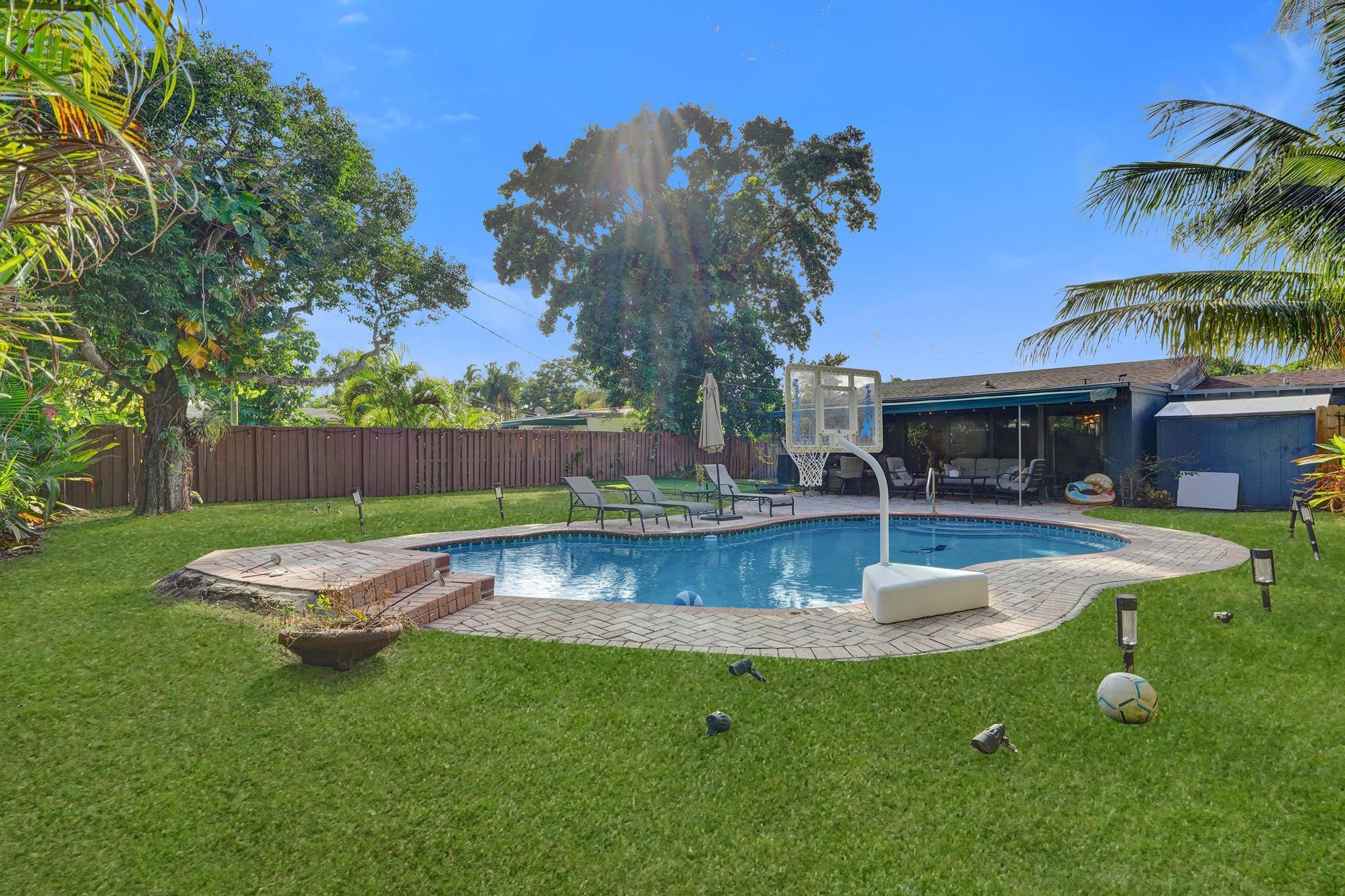 1728 NE 17th Fort Lauderdale, FL 33305