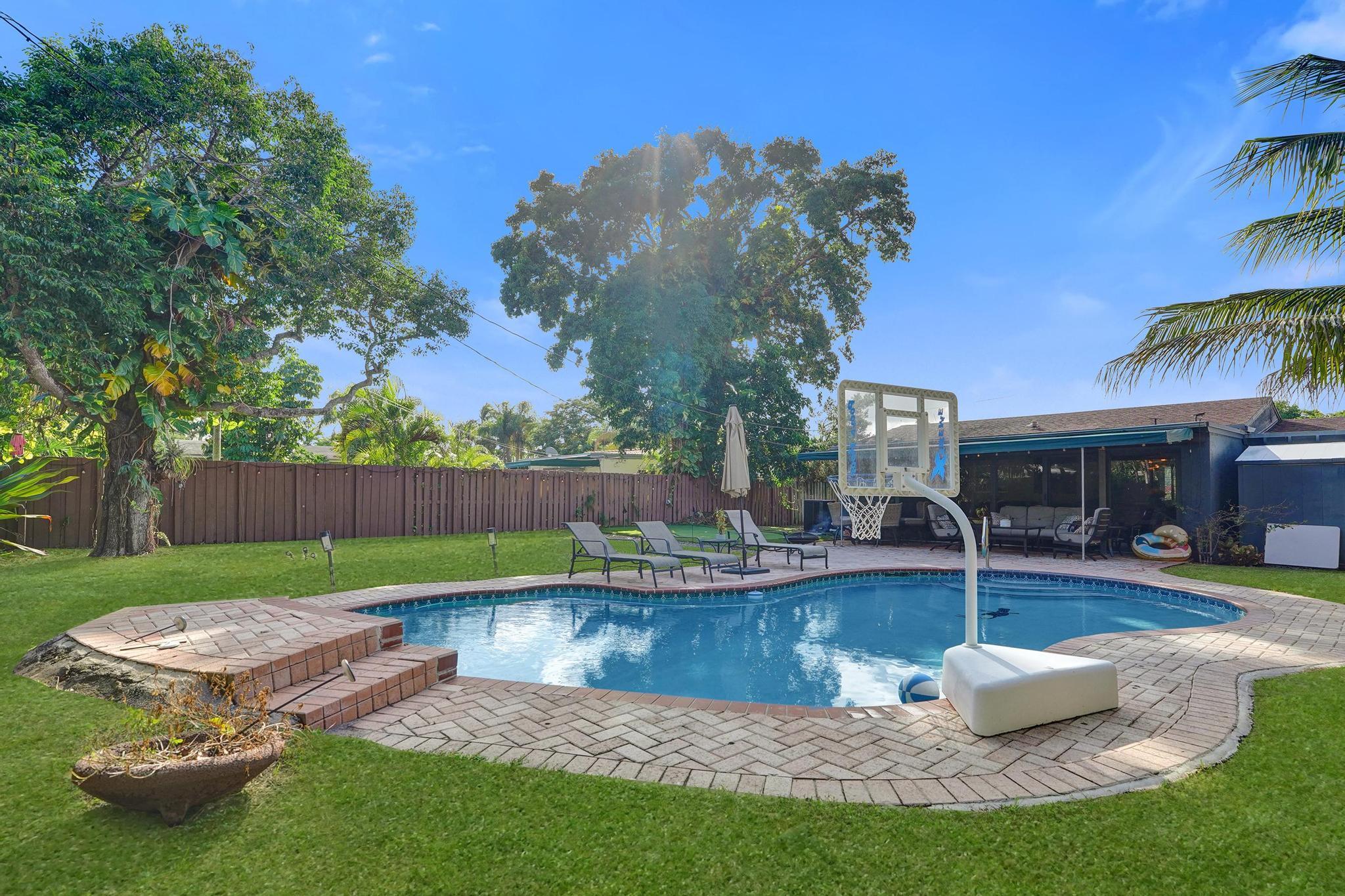 1728 NE 17th Fort Lauderdale, FL 33305