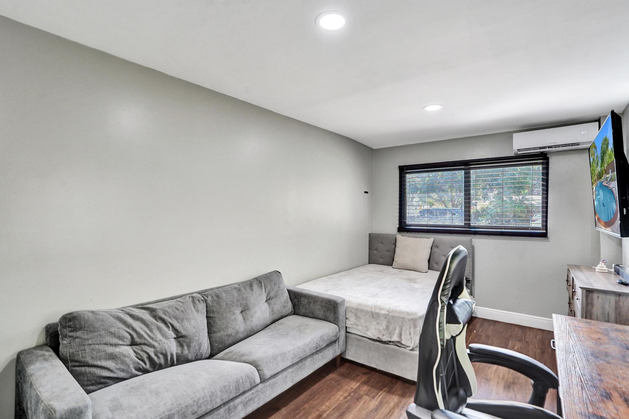 1728 NE 17th Fort Lauderdale, FL 33305