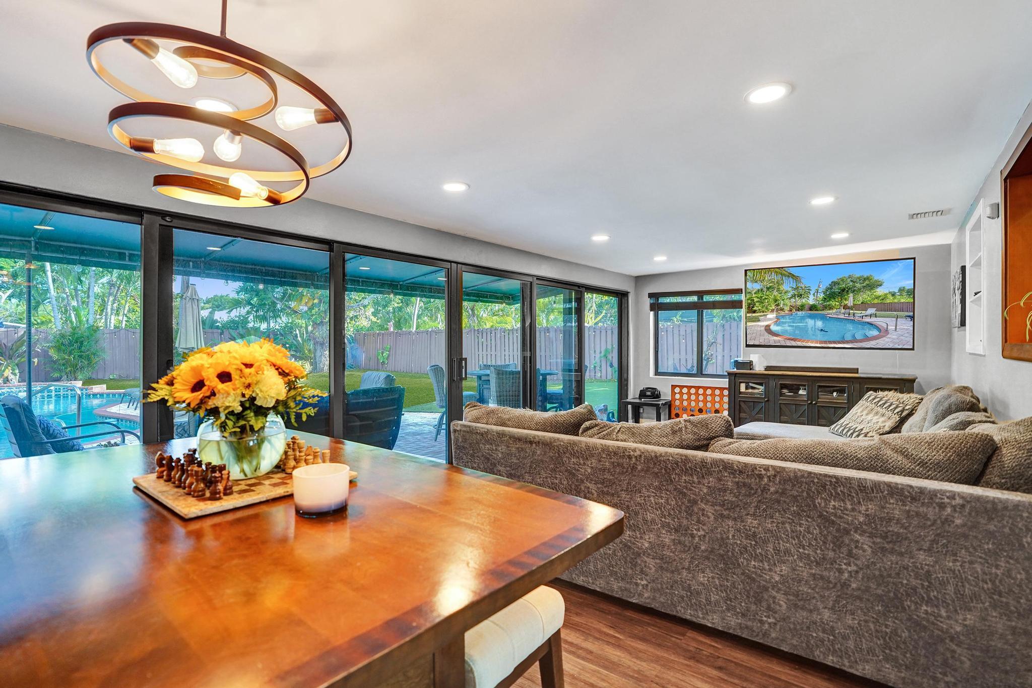 1728 NE 17th Fort Lauderdale, FL 33305