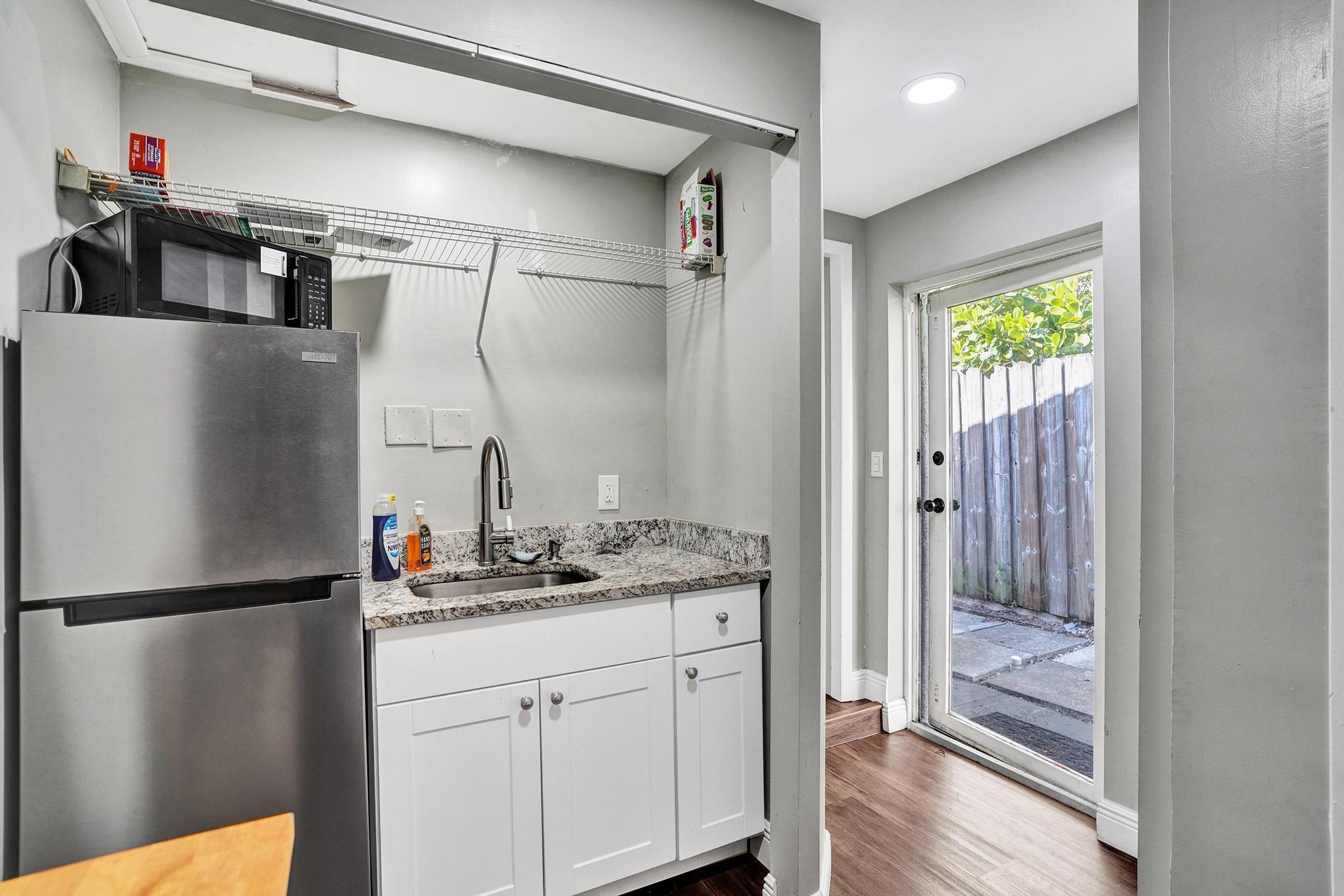 1728 NE 17th Fort Lauderdale, FL 33305