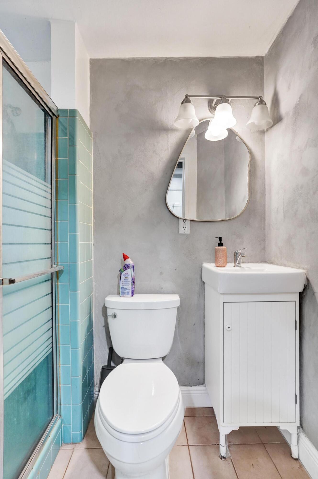 1728 NE 17th Fort Lauderdale, FL 33305