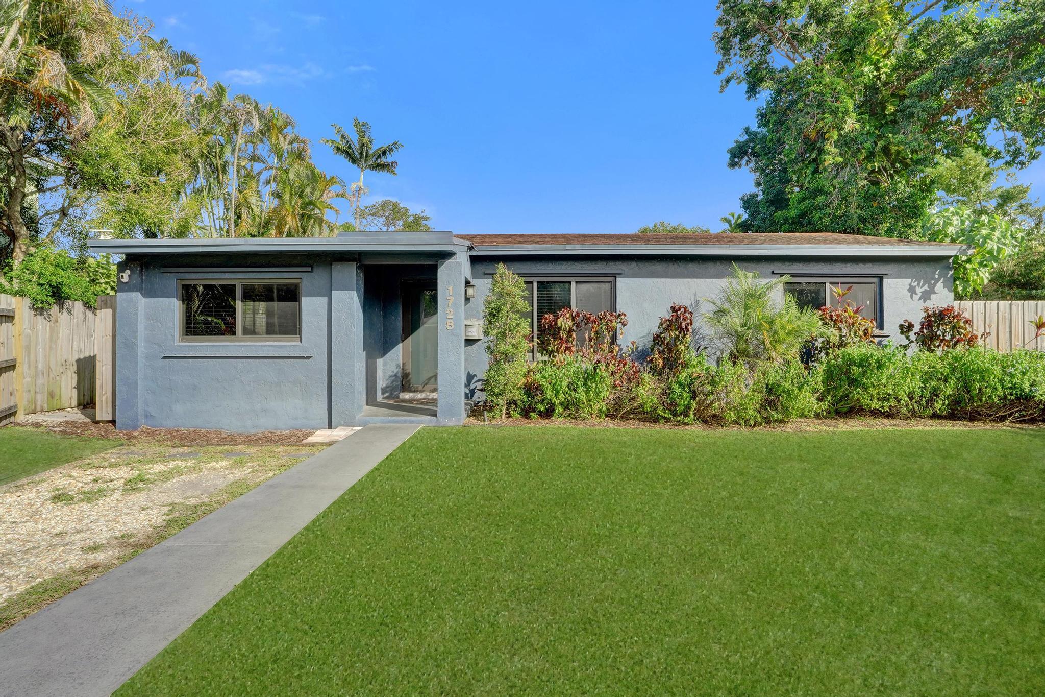 1728 NE 17th Fort Lauderdale, FL 33305