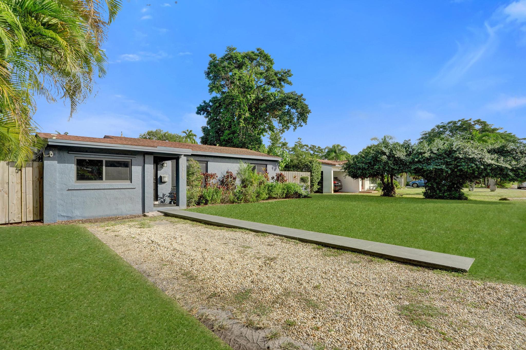 1728 NE 17th Fort Lauderdale, FL 33305