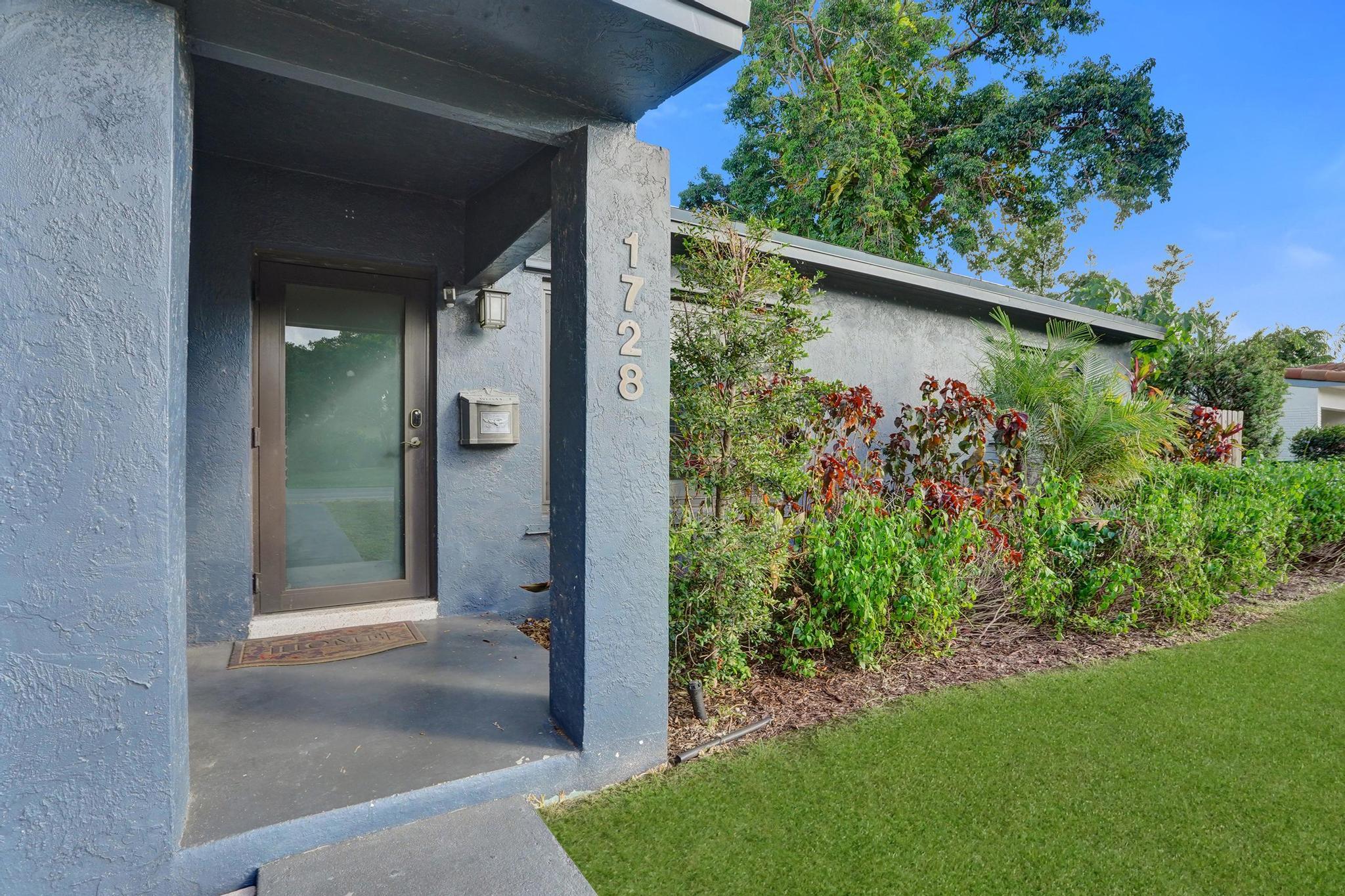 1728 NE 17th Fort Lauderdale, FL 33305