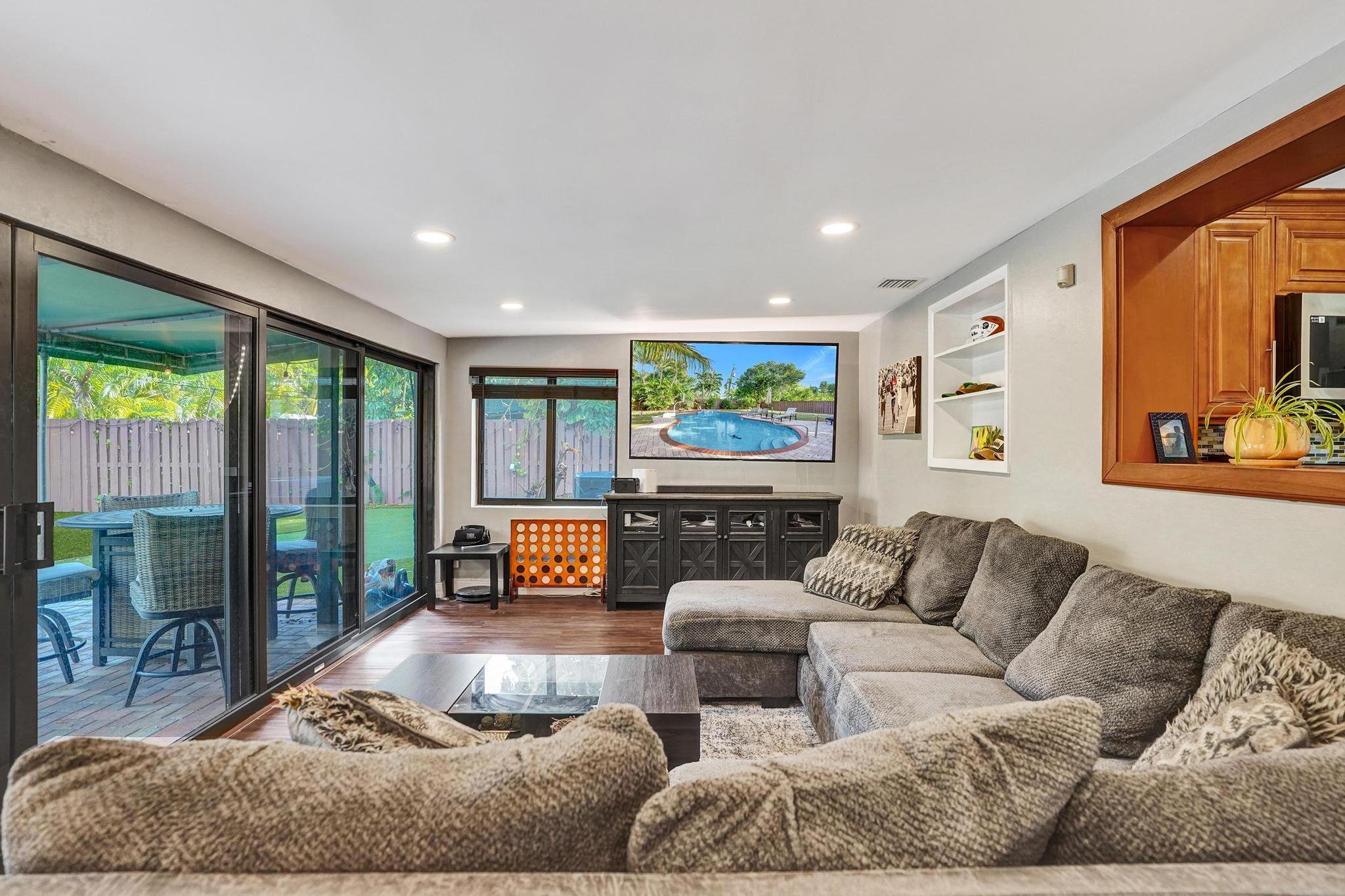 1728 NE 17th Fort Lauderdale, FL 33305