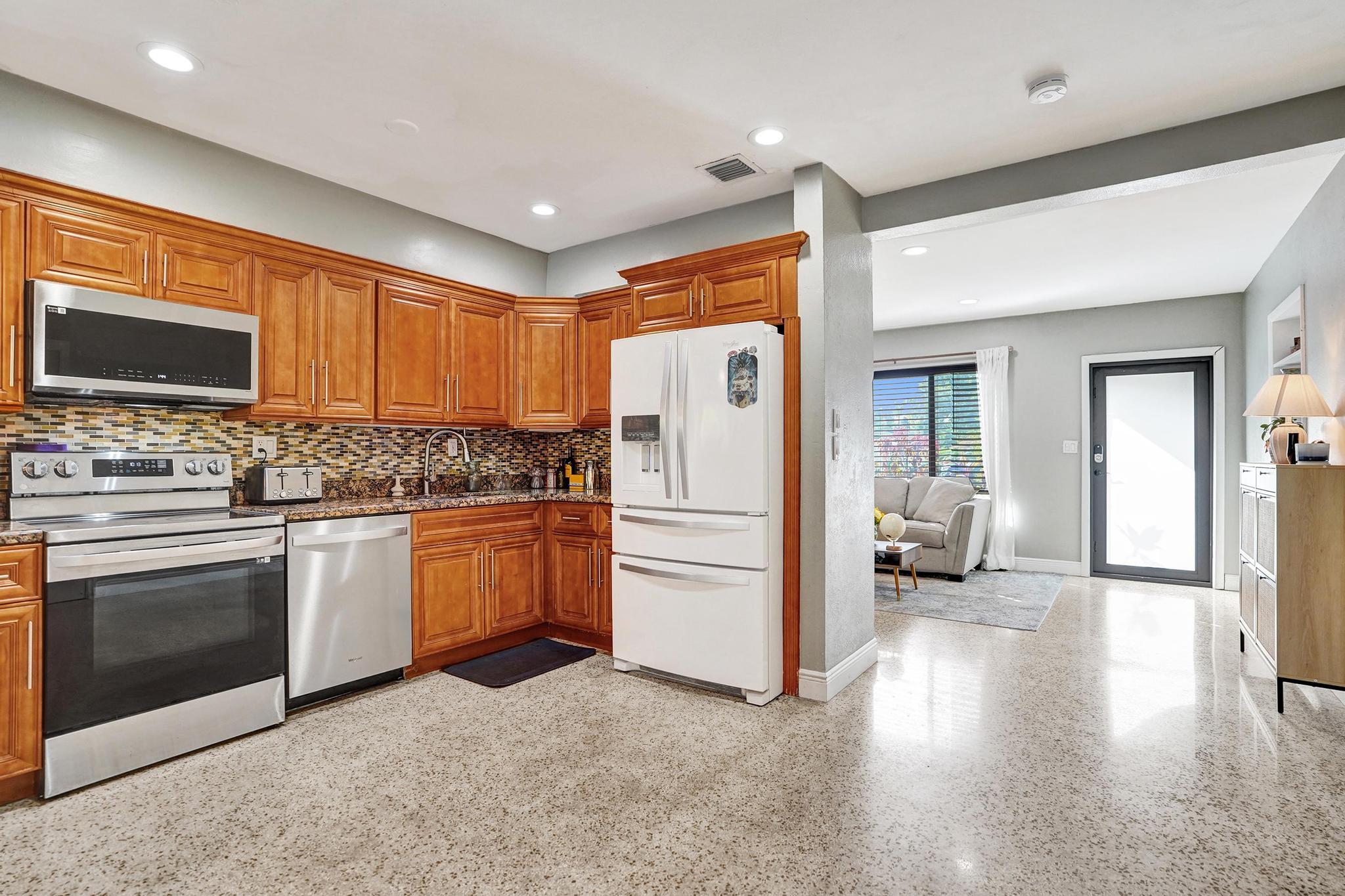 1728 NE 17th Fort Lauderdale, FL 33305