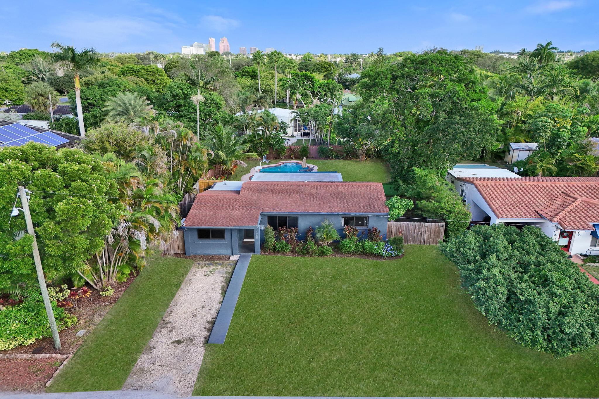 1728 NE 17th Fort Lauderdale, FL 33305