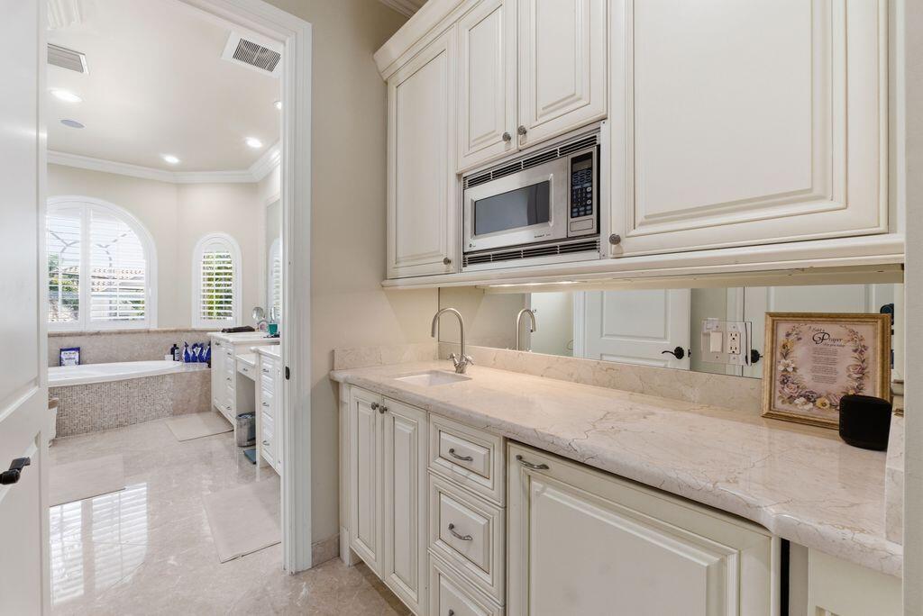 2221 NE 48th Lighthouse Point, FL 33064