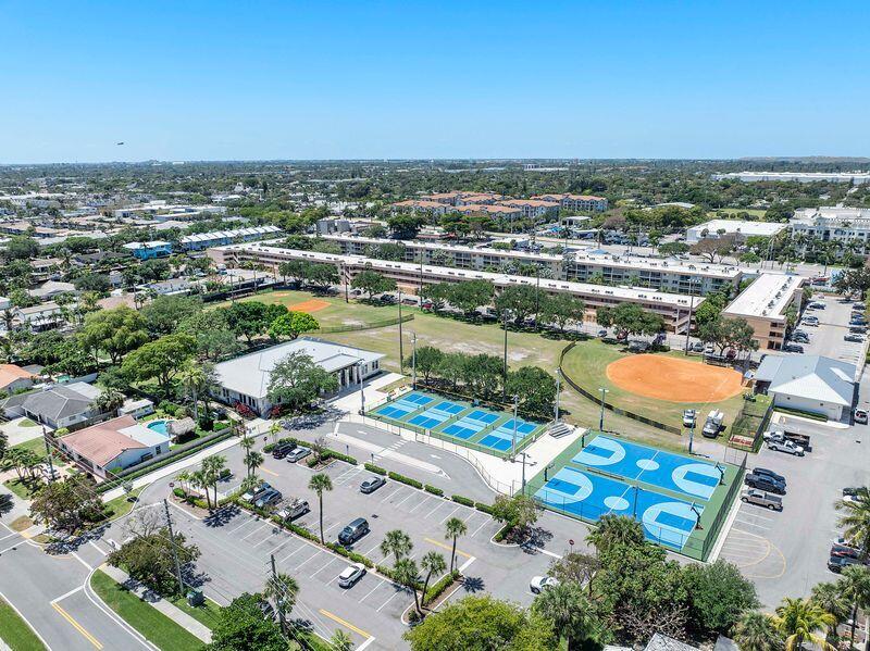 2221 NE 48th Lighthouse Point, FL 33064