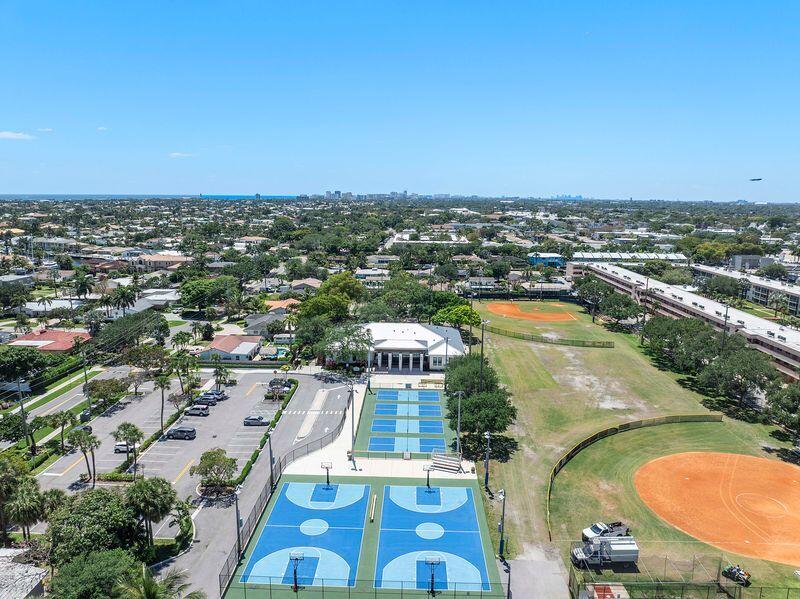 2221 NE 48th Lighthouse Point, FL 33064