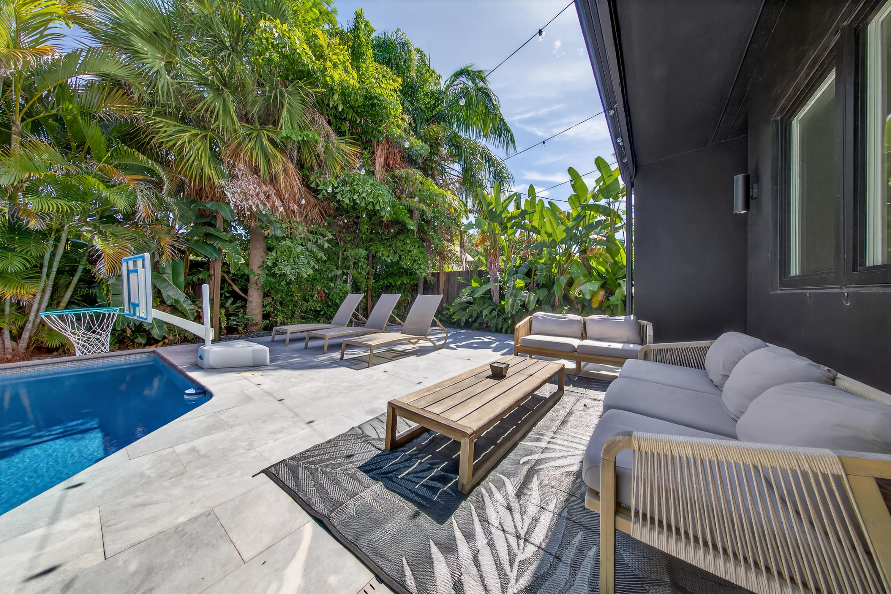 2112 Manatee Fort Lauderdale, FL 33316